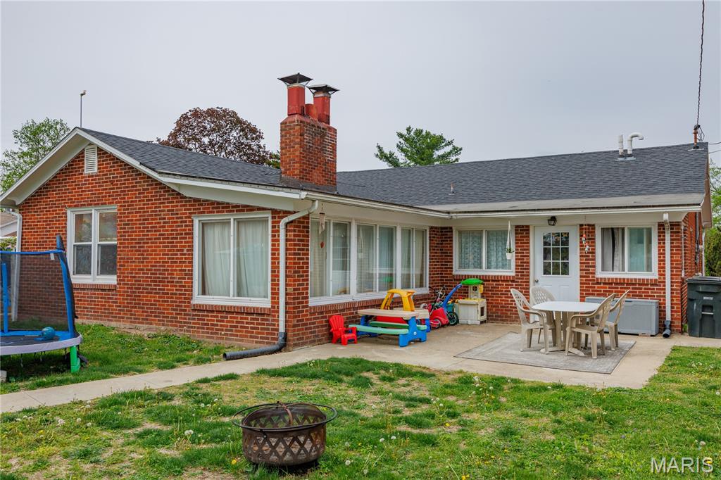 210 South Chestnut Street St. Elmo, IL 62458 - Photo 2 of 15