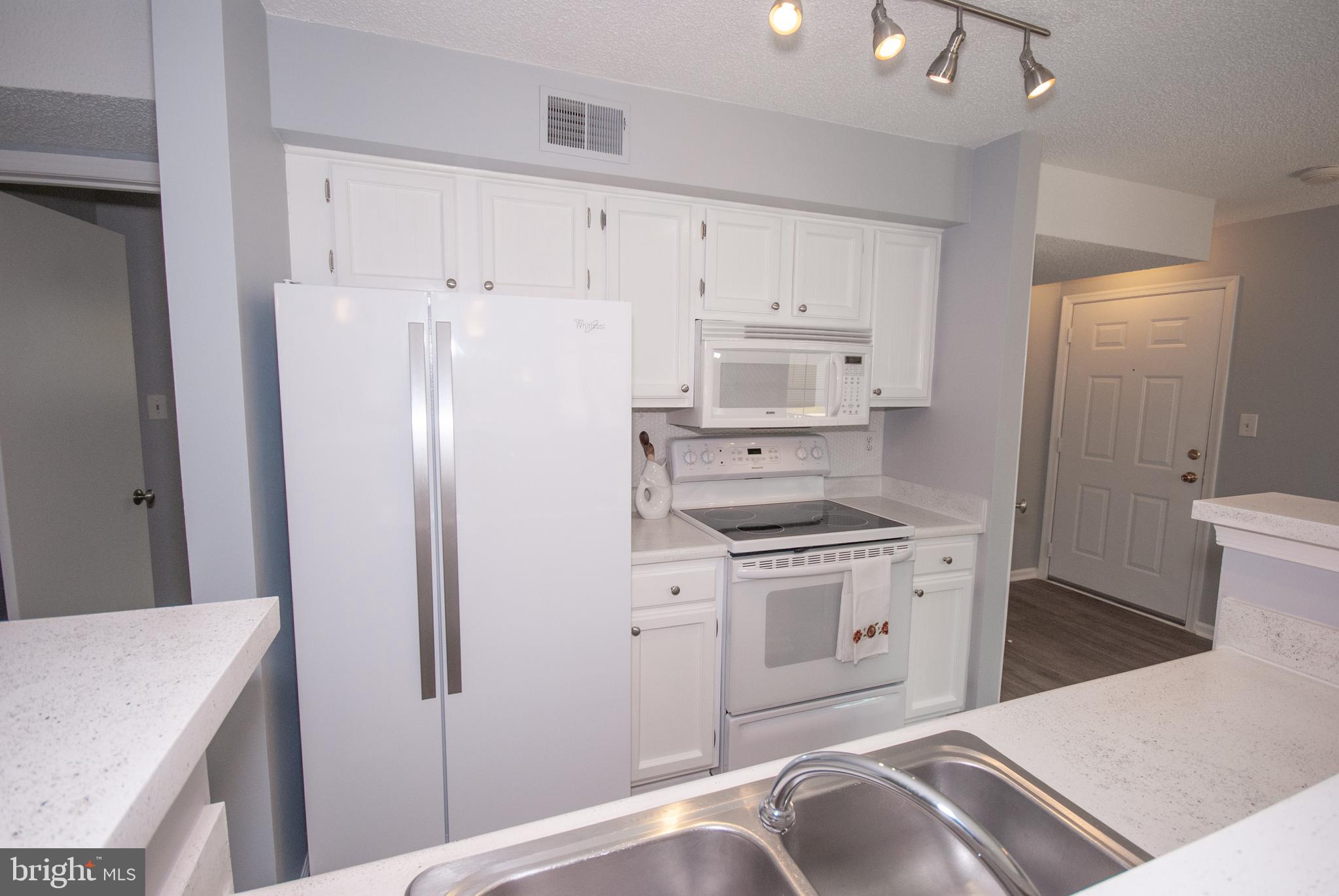 10811 Amherst Avenue, Unit B Silver Spring, MD 20902 - Photo 8 of 33 Kitchen