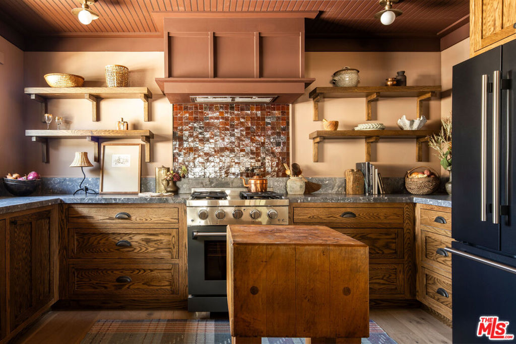 274 Acacia Street Altadena, CA 91001 - Photo 11 of 48