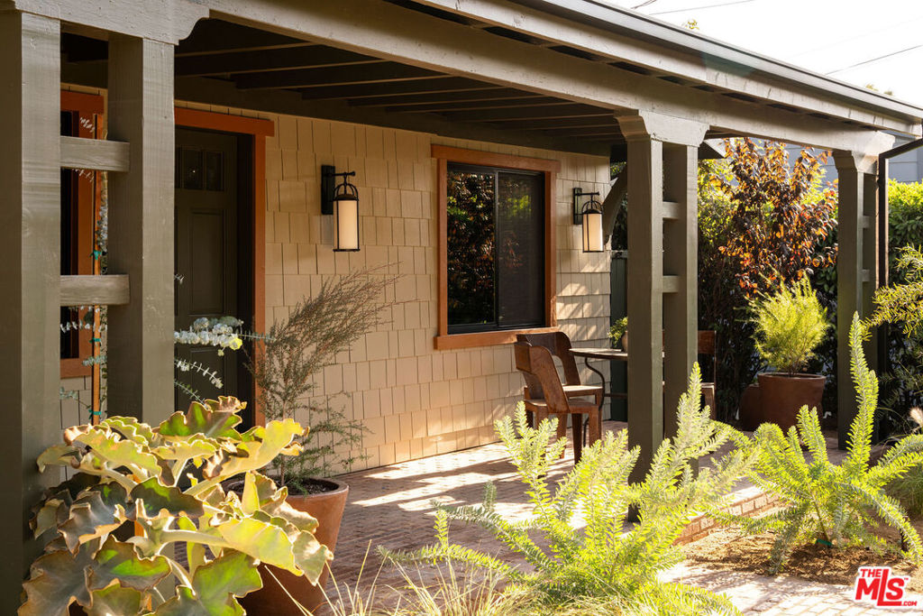 274 Acacia Street Altadena, CA 91001 - Photo 3 of 48