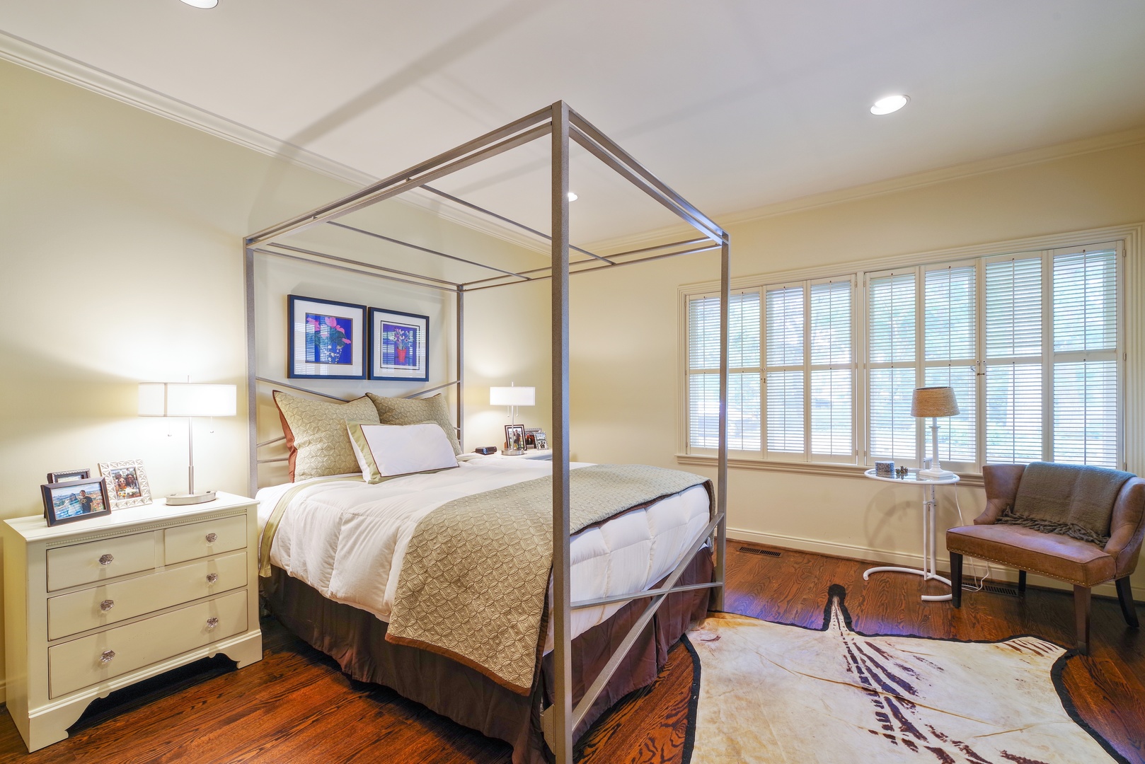 129 Beach Road Glencoe, IL 60022 - Photo 9 of 10 a bedroom with a bed and wooden floor