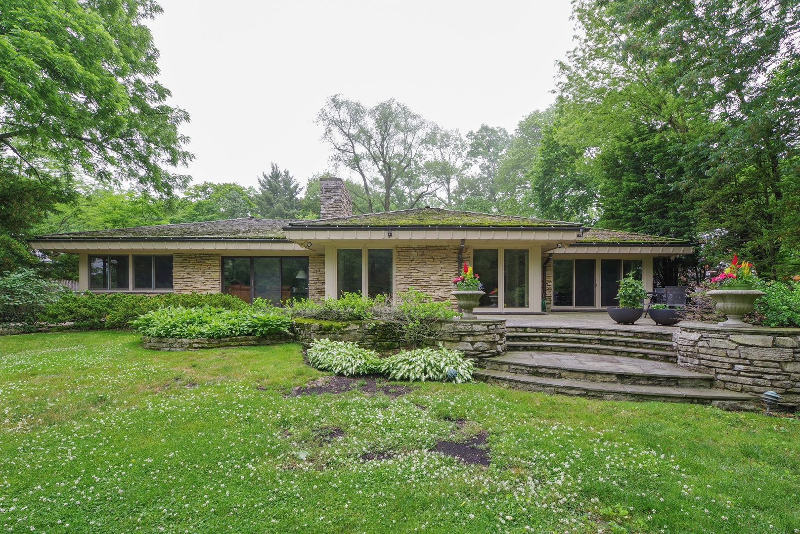 129 Beach Road Glencoe, IL 60022 - Photo 10 of 10 a front view of house with yard and green space