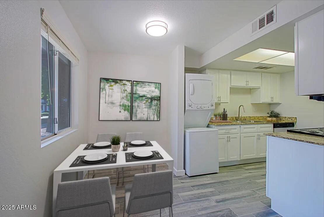 1248 South Vineyard, Unit 1 Mesa, AZ 85210 - Photo 3 of 13 Dining