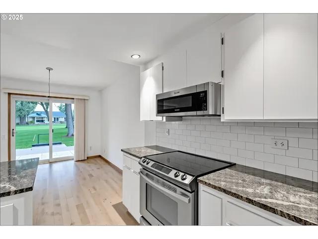 $374,000 | 2512 Southeast Baypoint Drive, Unit L37, Vancouver, WA 98683