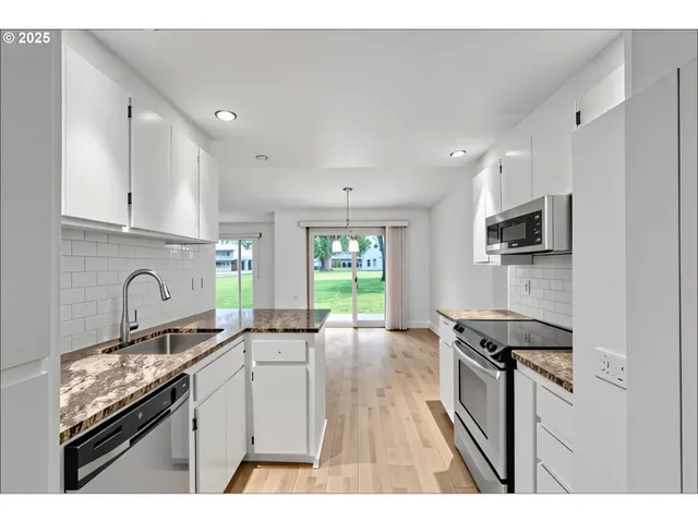 $374,000 | 2512 Southeast Baypoint Drive, Unit L37, Vancouver, WA 98683