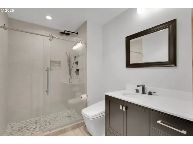 $374,000 | 2512 Southeast Baypoint Drive, Unit L37, Vancouver, WA 98683