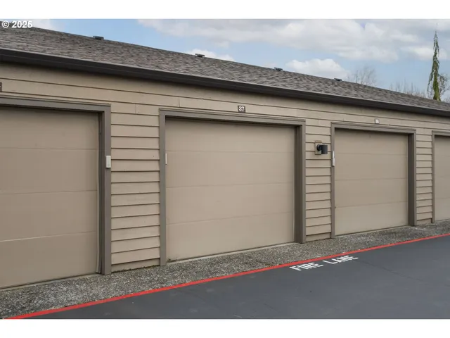 $374,000 | 2512 Southeast Baypoint Drive, Unit L37, Vancouver, WA 98683