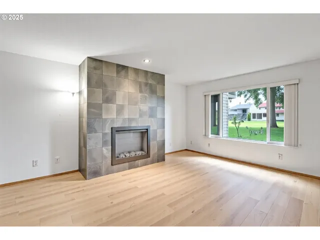 $374,000 | 2512 Southeast Baypoint Drive, Unit L37, Vancouver, WA 98683