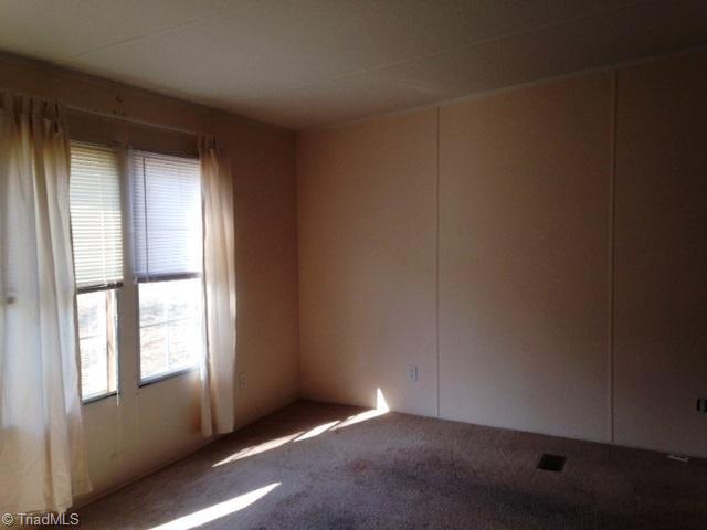 543 Roman Road Asheboro, NC 27205 - Photo 12 of 16 Living Room.