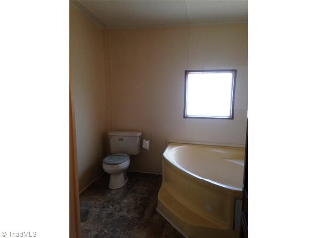 543 Roman Road Asheboro, NC 27205 - Photo 15 of 16 Master Bath/Spa.