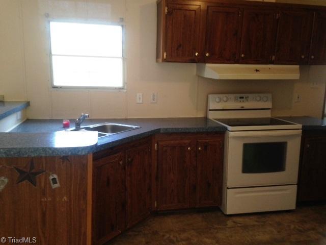 543 Roman Road Asheboro, NC 27205 - Photo 9 of 16 Kitchen.