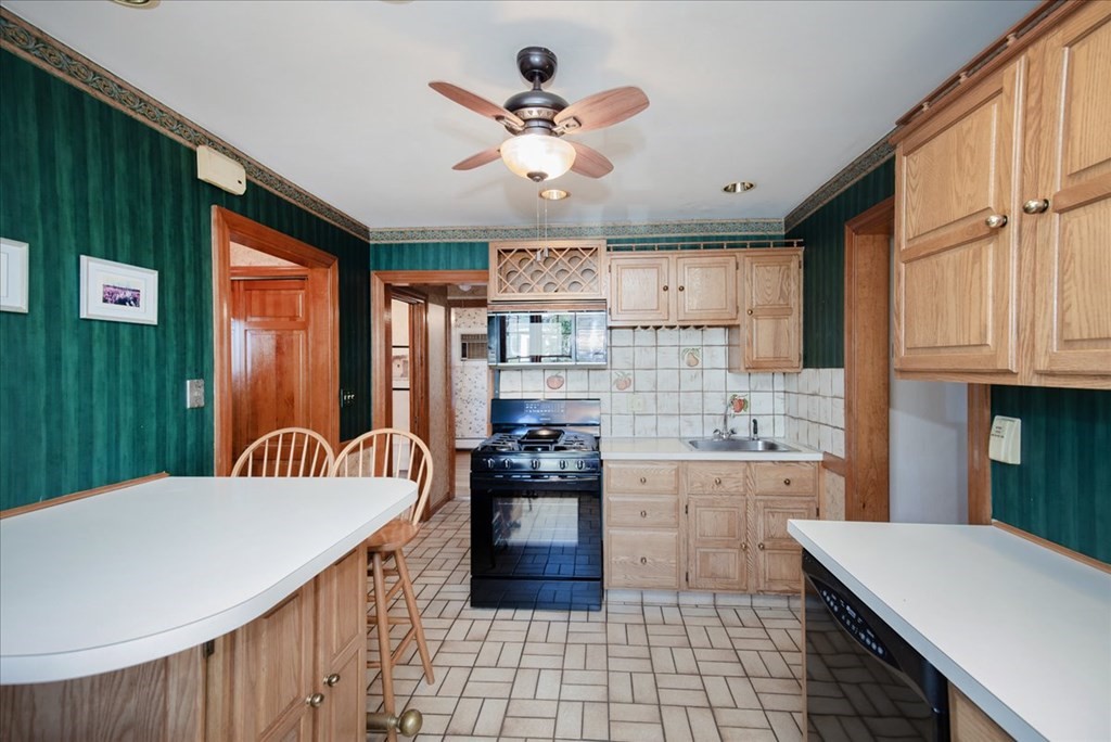142 Savin Street Malden, MA 02148 - Photo 11 of 34