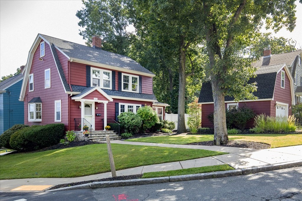 142 Savin Street Malden, MA 02148 - Photo 3 of 34