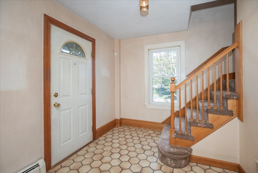 142 Savin Street Malden, MA 02148 - Photo 4 of 34