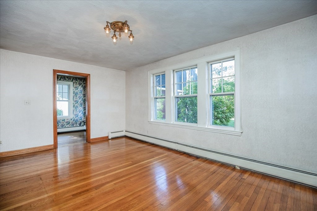 142 Savin Street Malden, MA 02148 - Photo 7 of 34
