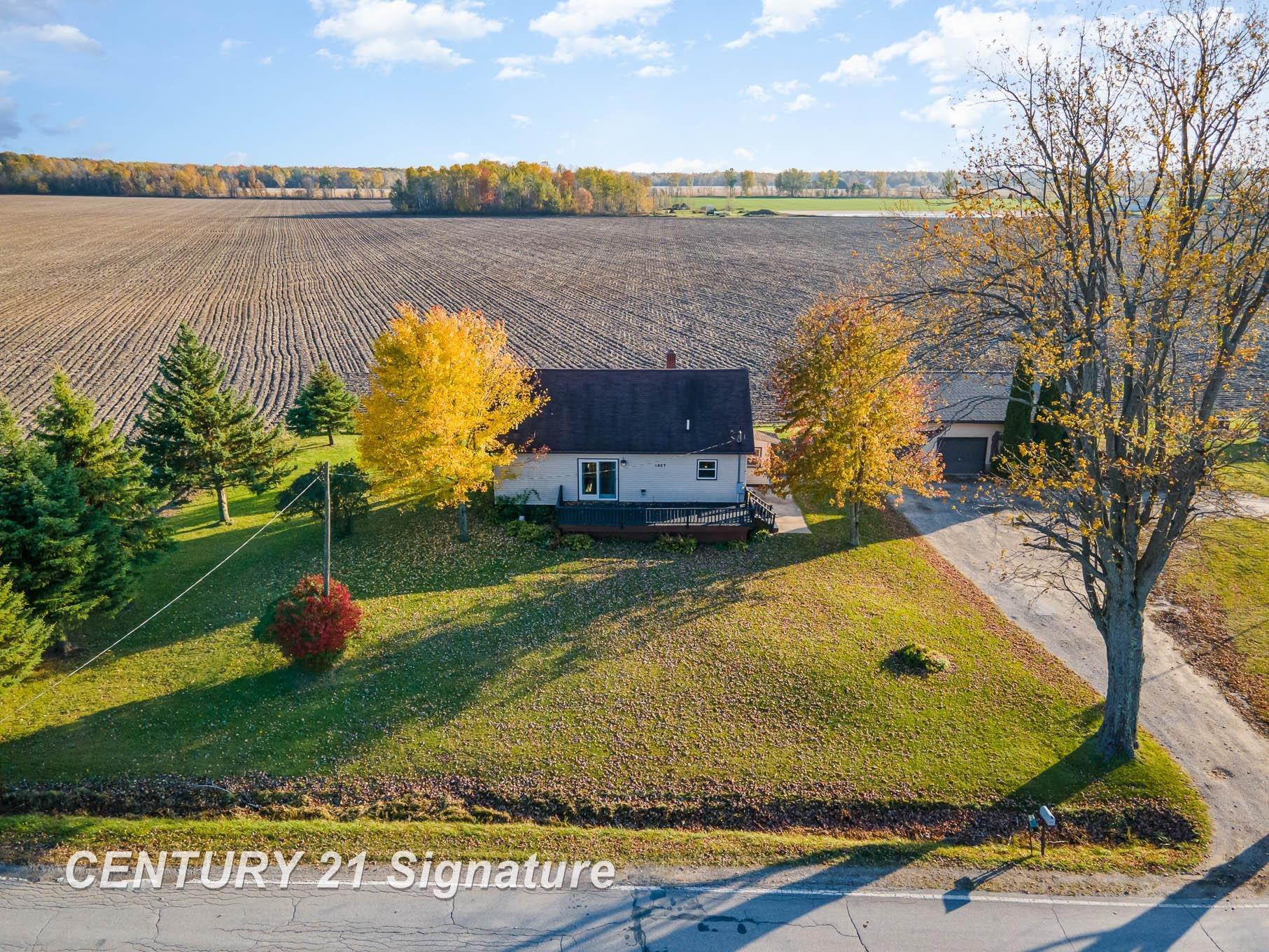 1907 West Neuman Road Pinconning, MI 48650 - Photo 2 of 28