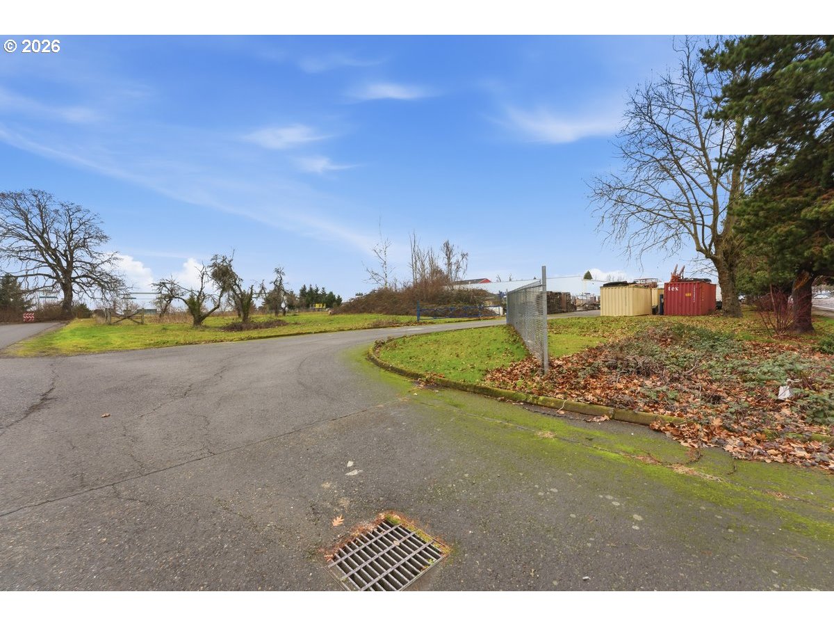 Northeast Airport Way Portland, OR 97230 - Photo 2 of 10