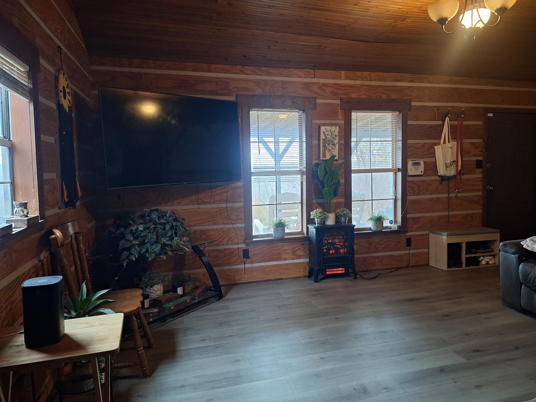 199 Dixon Ln. Waynesboro, TN 38485 - Photo 2 of 52 a living room with furniture and a fireplace