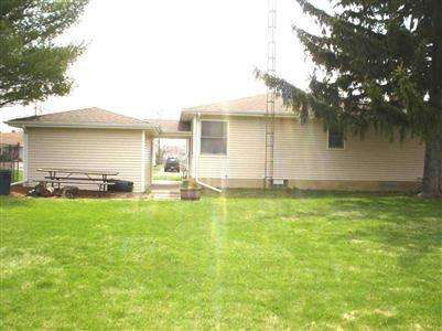 4105 Pengelly Road Flint, MI 48507 - Photo 12 of 15 20156228-11.JPG