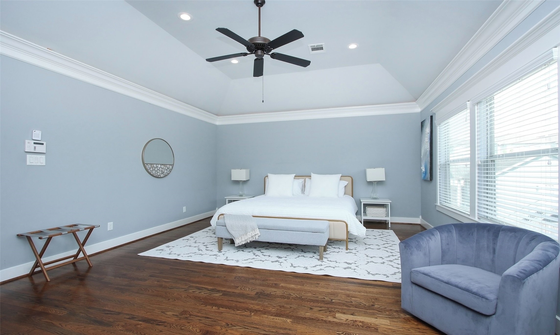 1330 West 25th Street, Unit C Houston, TX 77008 - Photo 16 of 30 a living room with furniture