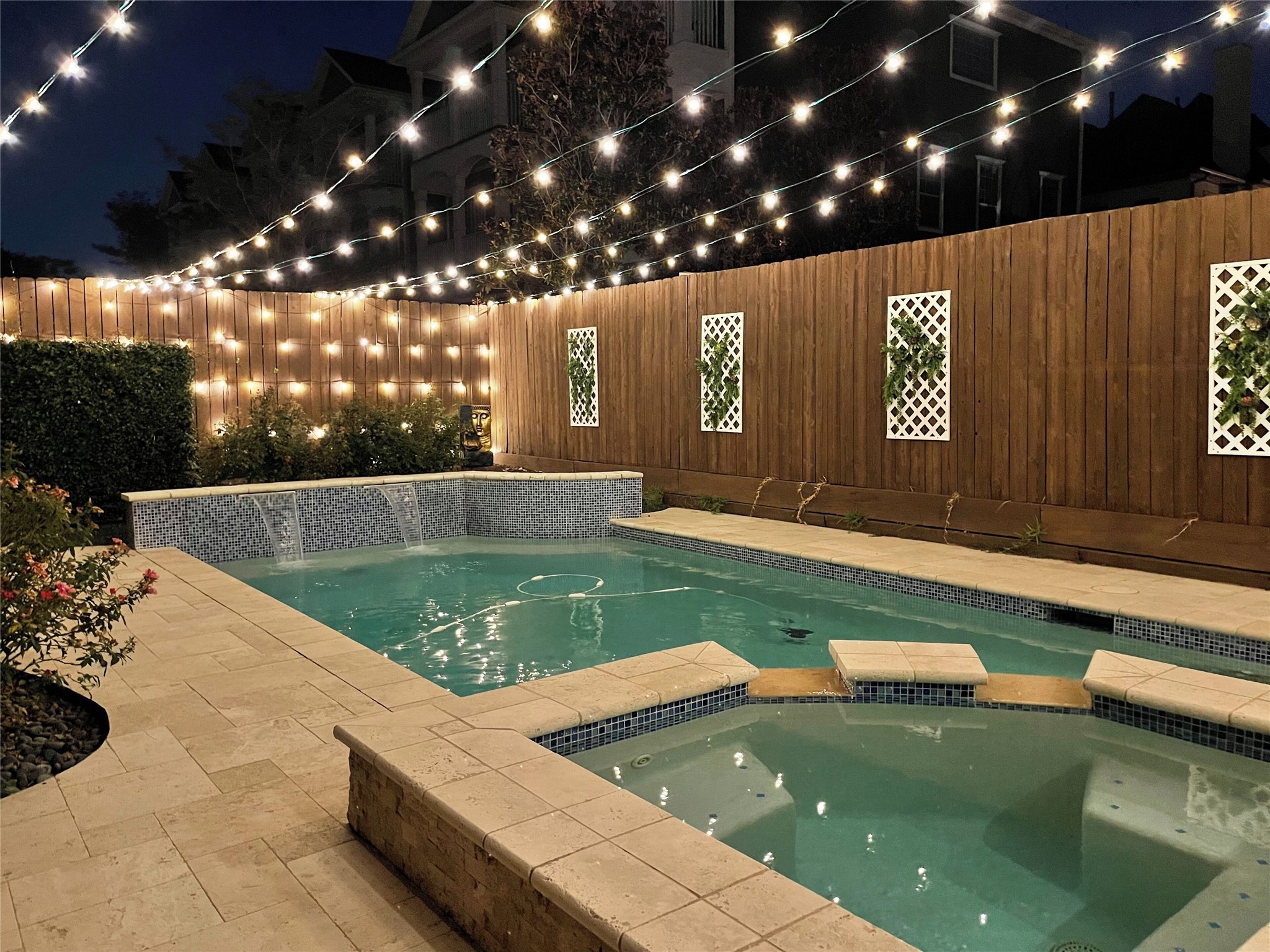 1330 West 25th Street, Unit C Houston, TX 77008 - Photo 2 of 30 a view of swimming pool