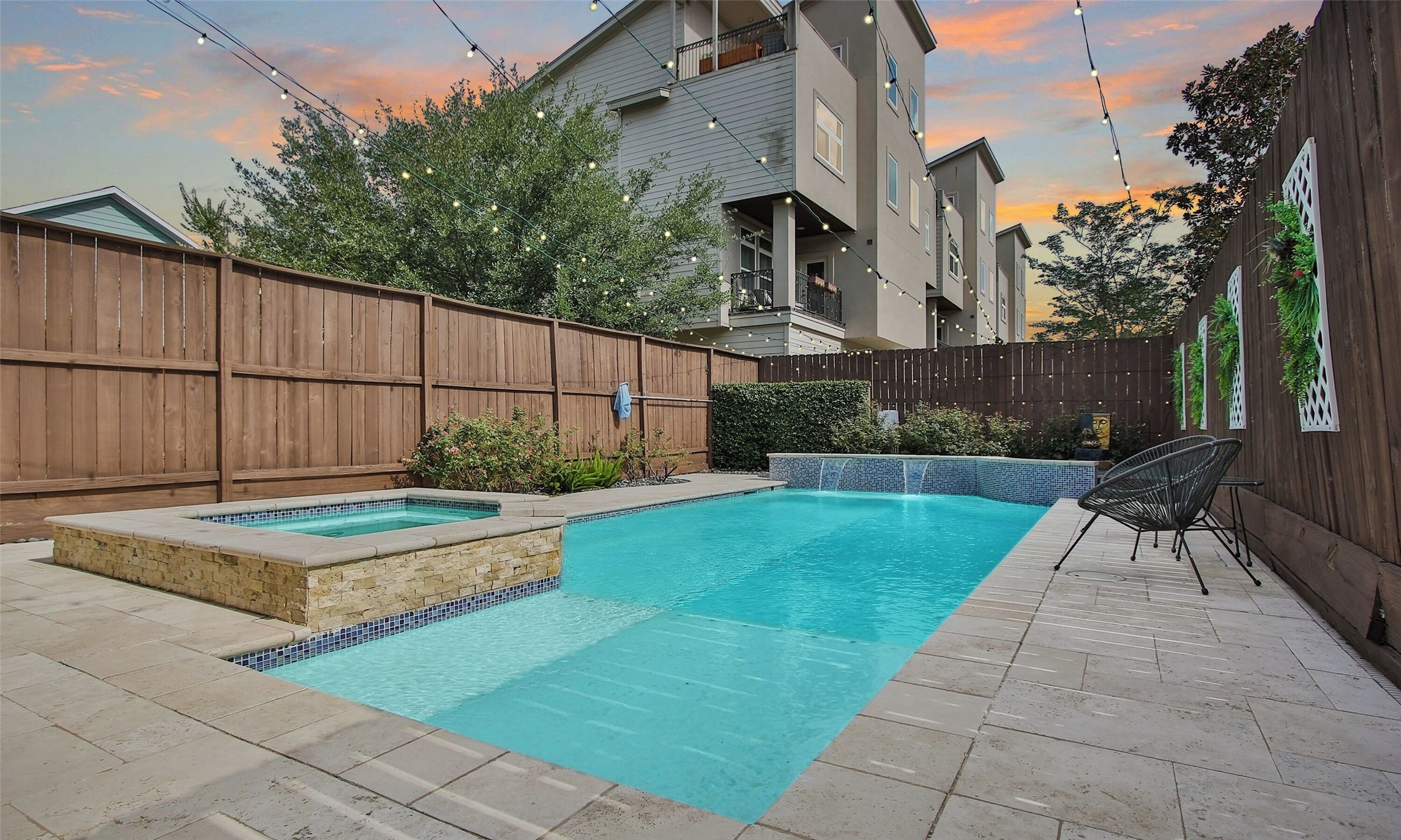1330 West 25th Street, Unit C Houston, TX 77008 - Photo 5 of 30 a view of a backyard