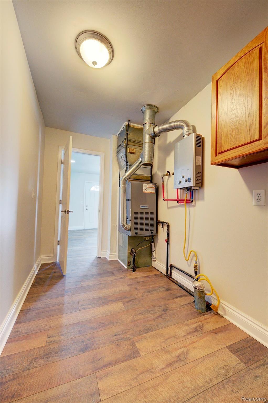 40054 Willis Road Belleville, MI 48111 - Photo 35 of 47 930A2994_5_6.jpg