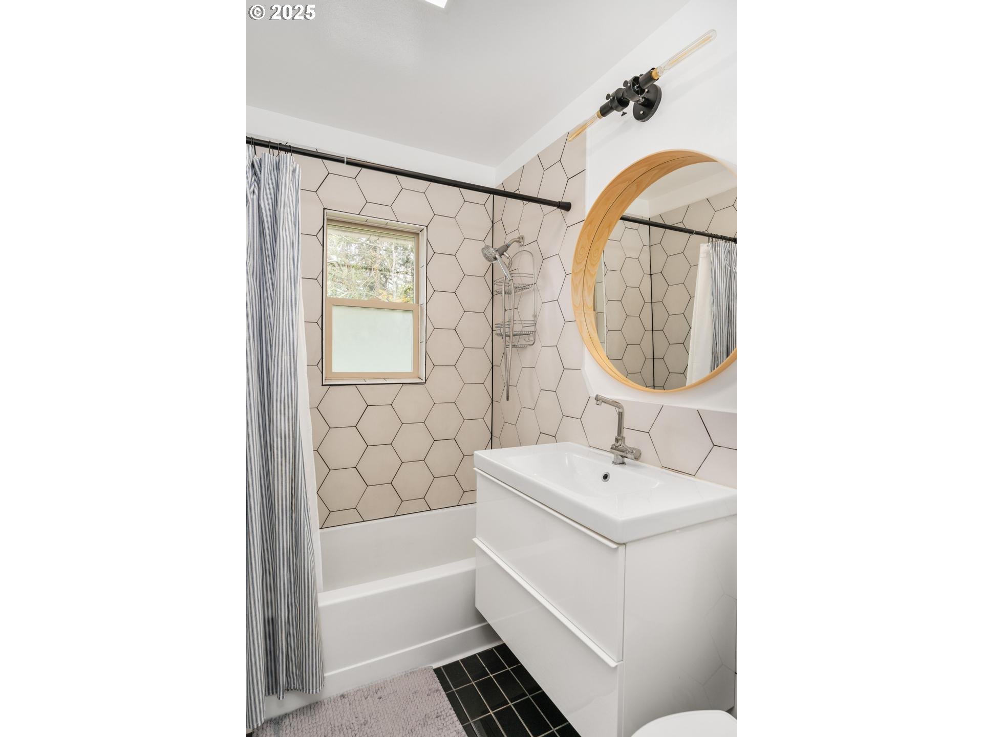 8629 Northeast Clackamas Street Portland, OR 97220 - Photo 24 of 32 a bathroom with a sink a toilet and a bathtub