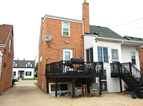 a view of a house with a garage