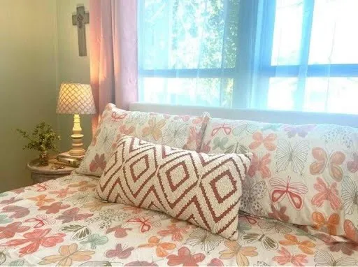 a bed room with a bed