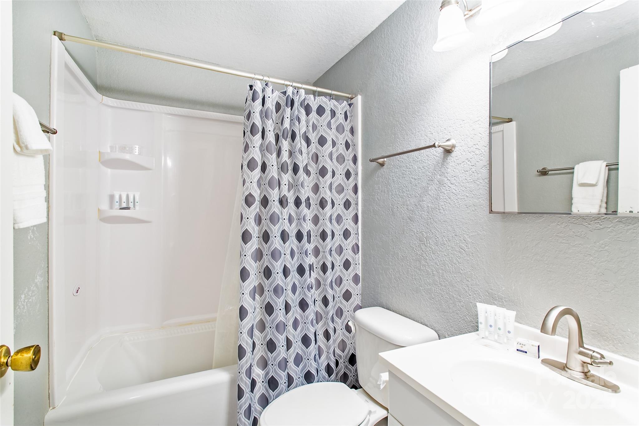 15 Pope Road Brevard, NC 28712 - Photo 13 of 29 a bathroom with a sink toilet and a bathtub