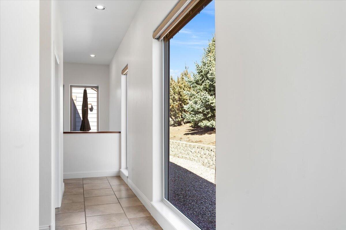 1004 Highland View Loop Redmond, OR 97756 - Photo 47 of 95 51-DSC06120