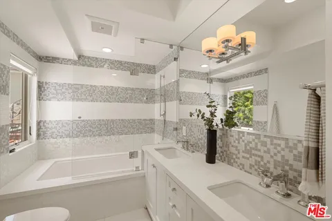 $3,995,000 | 2700 Glendower Avenue, Los Angeles, CA 90027