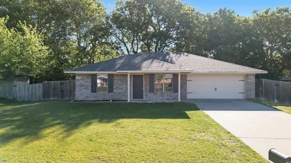 $239,900 | 208 Shelley Lane, Lindale, TX 75771