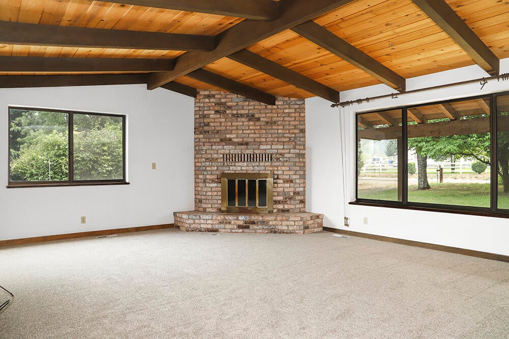 5340 Jerome Prairie Road Grants Pass, OR 97527 - Photo 4 of 26 3DF98B90-168E-46A7-802C-A99D96DD5D2F