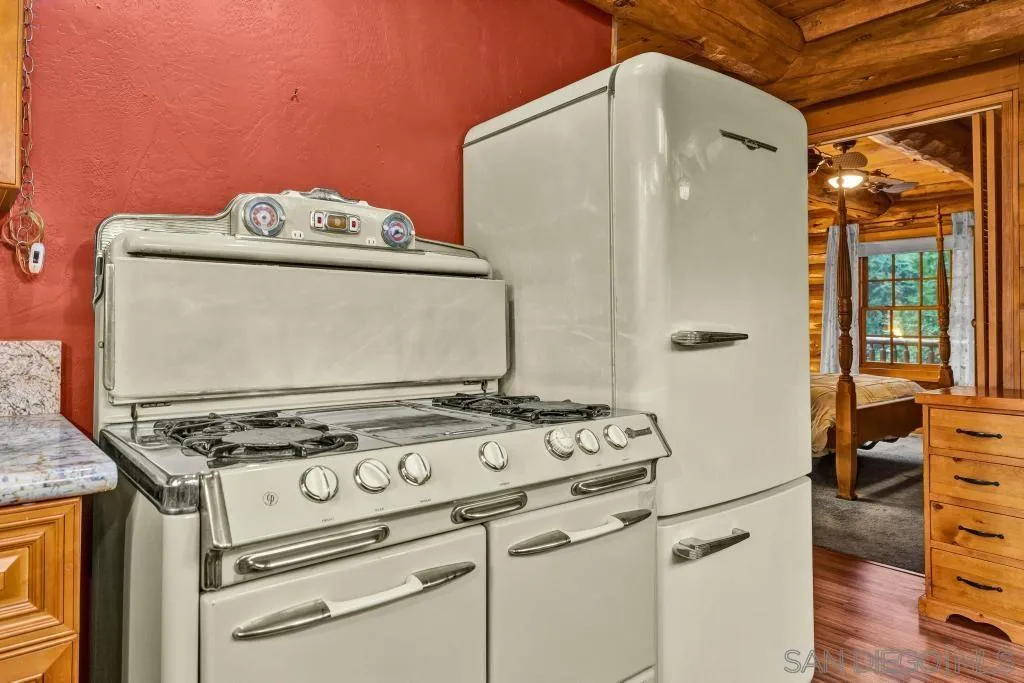 15469 Incapa Road Julian, CA 92036 - Photo 5 of 23 a close view of stove top oven
