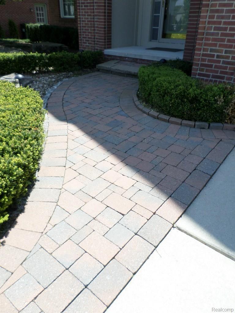 656 Bliss Drive Rochester, MI 48307 - Photo 36 of 40 front walkway.jpg