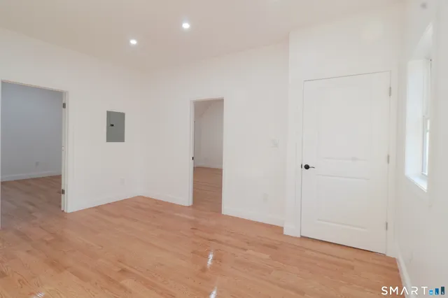 $2,000 | 40 Elizabeth Street, Unit 3, Waterbury, CT 06704