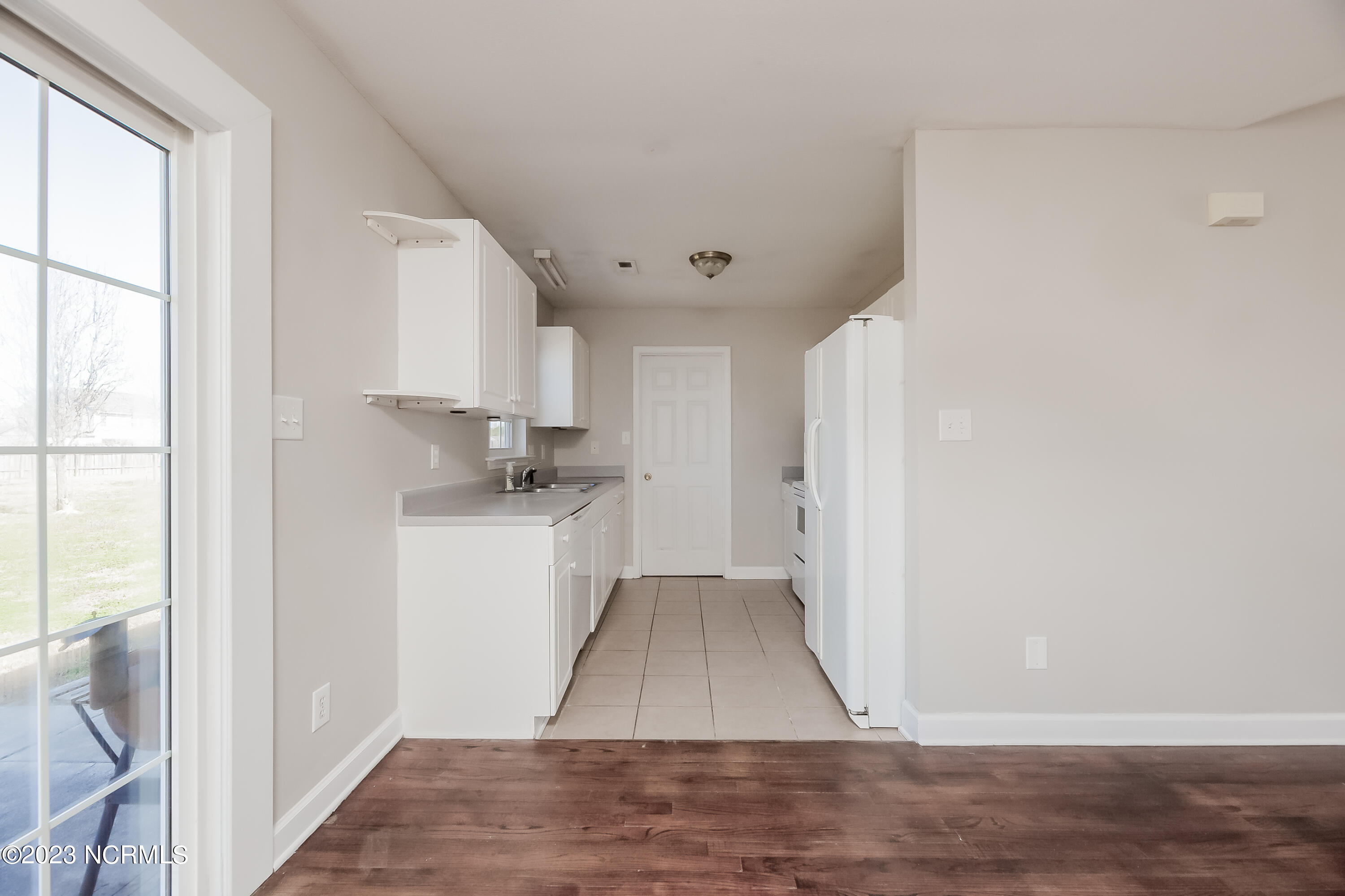 115 Annie Road Richlands, NC 28574 - Photo 11 of 35 14KITCHEN