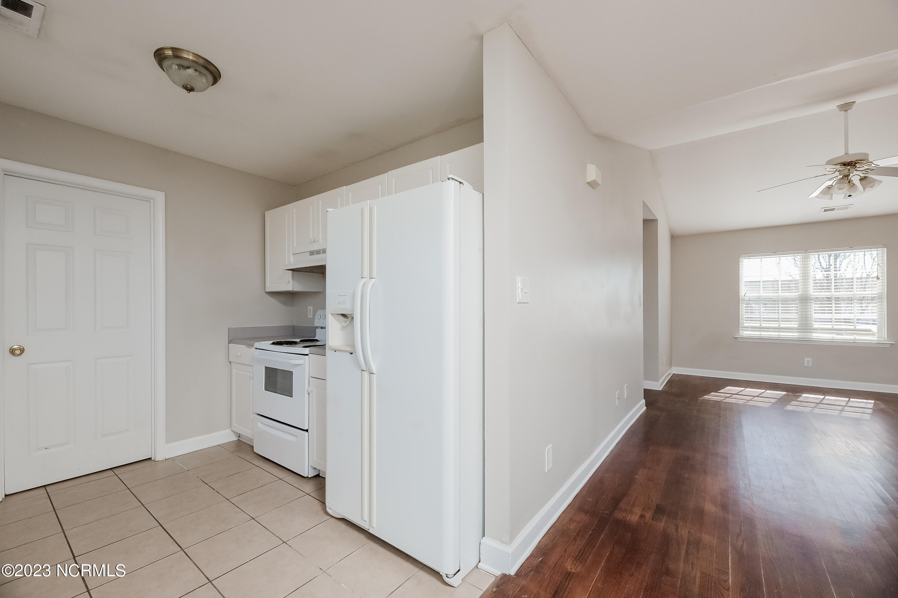 115 Annie Road Richlands, NC 28574 - Photo 13 of 35 16KITCHEN