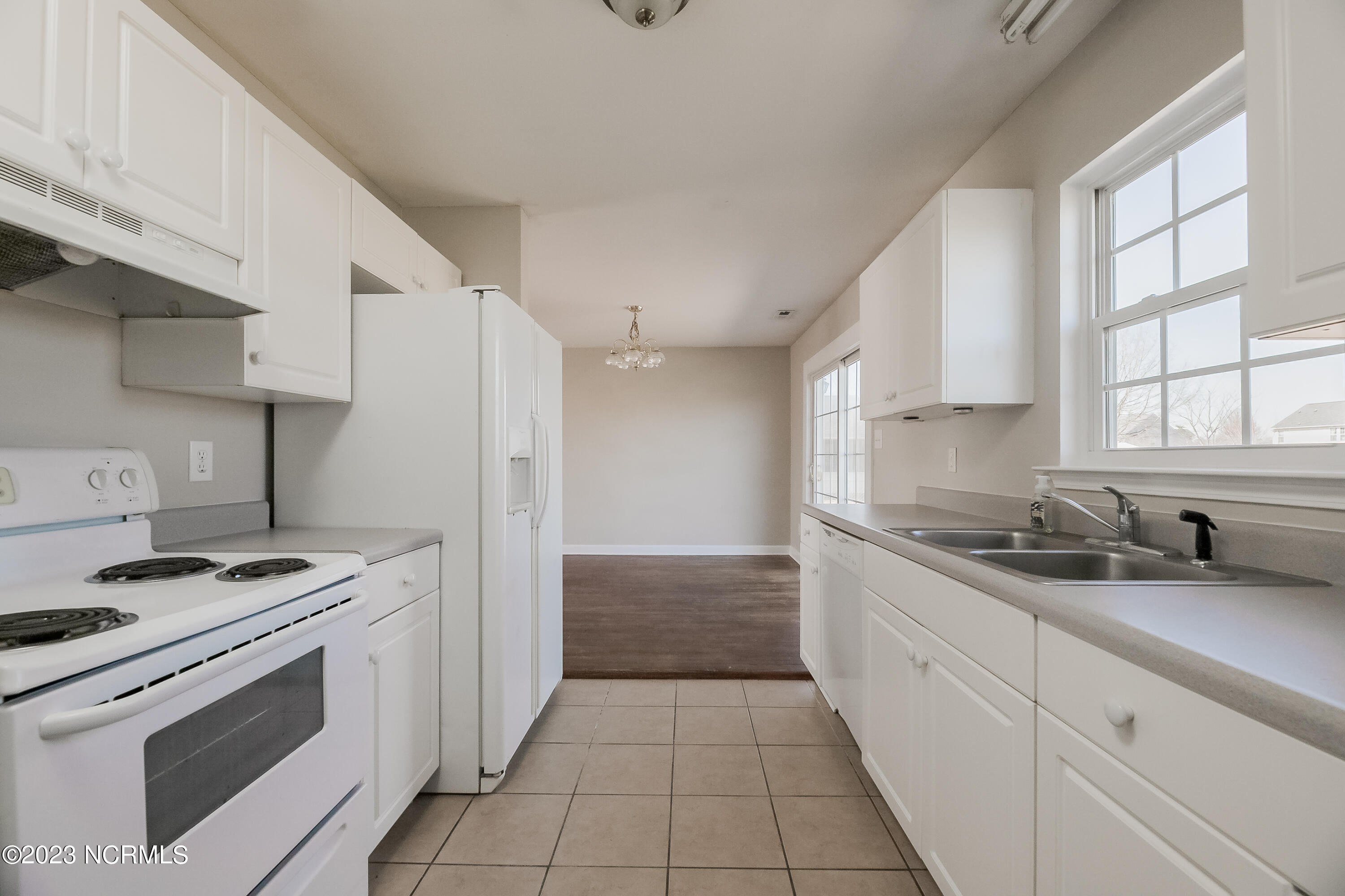 115 Annie Road Richlands, NC 28574 - Photo 14 of 35 17KITCHEN