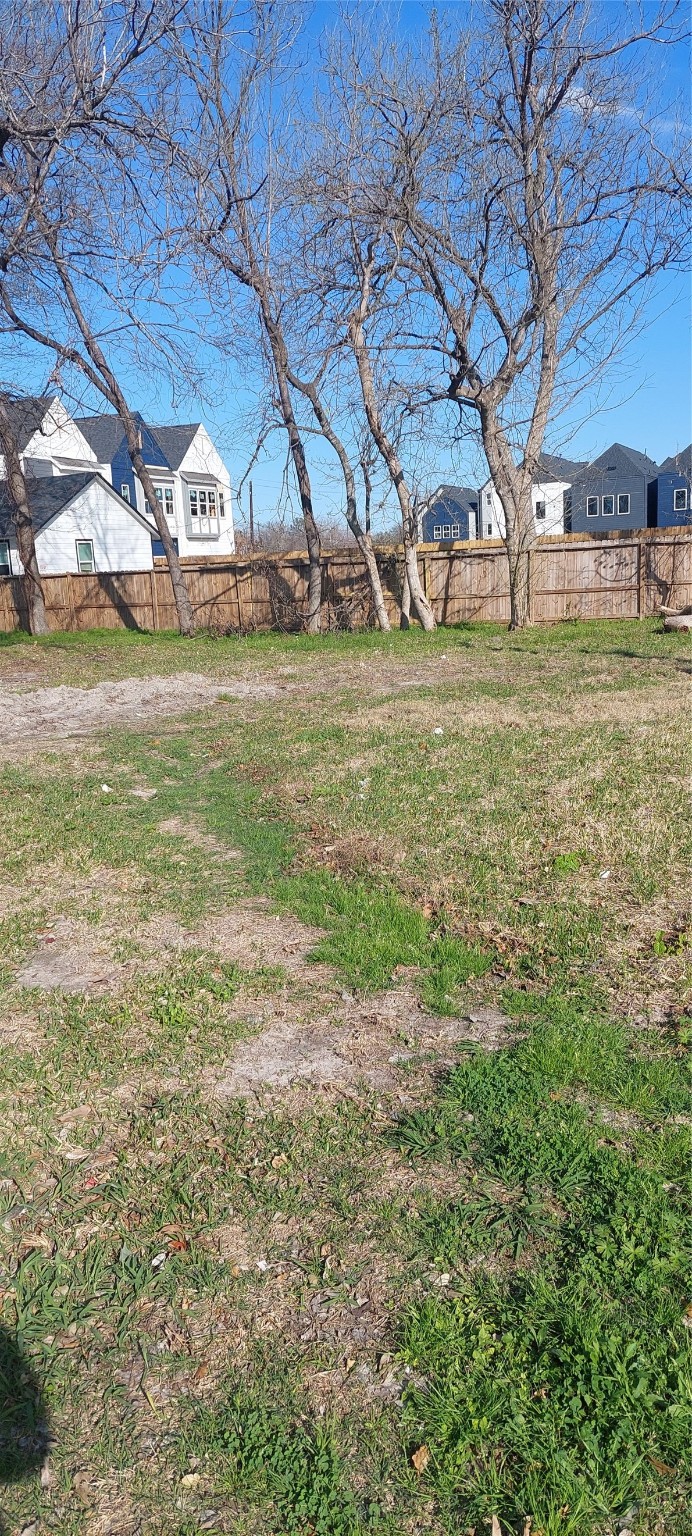 8506 North Main Street Houston, TX 77022 - Photo 9 of 12 a view of yard with green space