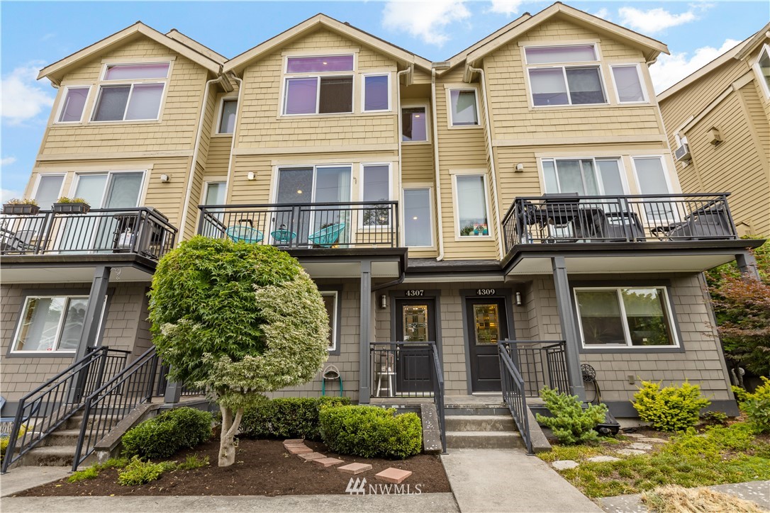 4307 Southwest Seattle Street Seattle, WA 98116 - Photo 1 of 40