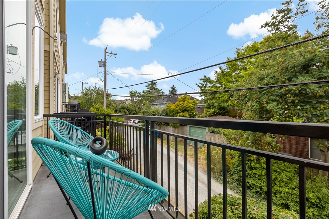 4307 Southwest Seattle Street Seattle, WA 98116 - Photo 11 of 40