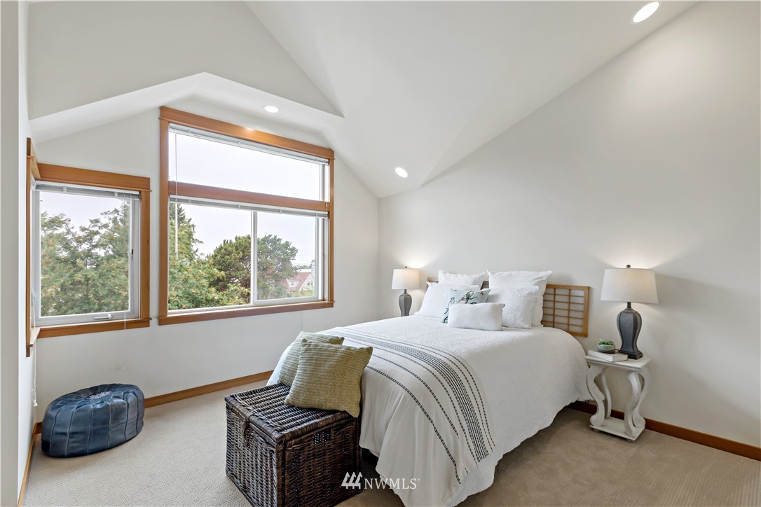 4307 Southwest Seattle Street Seattle, WA 98116 - Photo 16 of 40