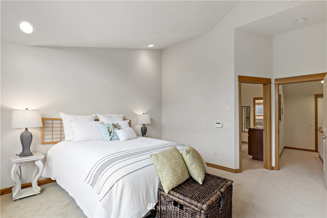 4307 Southwest Seattle Street Seattle, WA 98116 - Photo 17 of 40