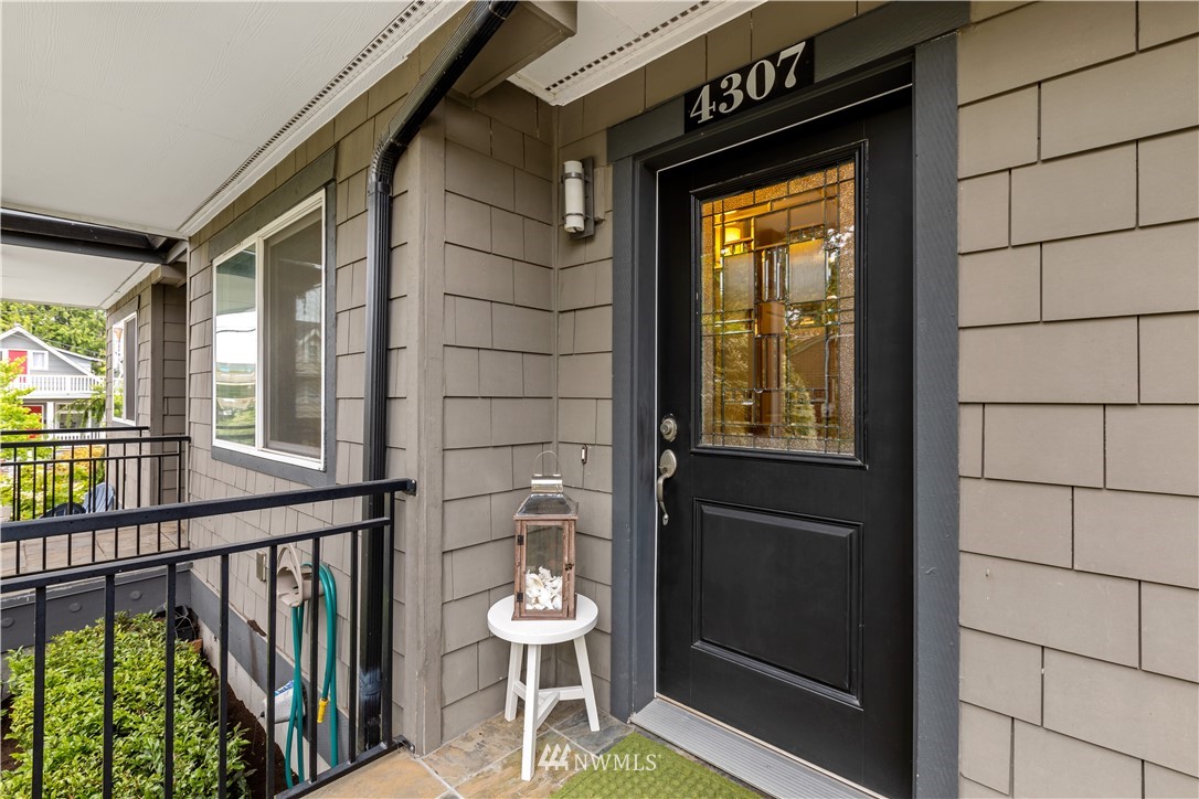 4307 Southwest Seattle Street Seattle, WA 98116 - Photo 3 of 40