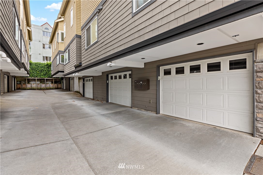 4307 Southwest Seattle Street Seattle, WA 98116 - Photo 33 of 40