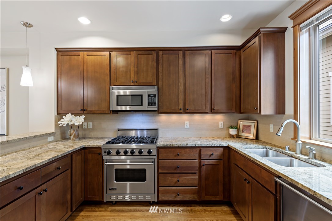 4307 Southwest Seattle Street Seattle, WA 98116 - Photo 6 of 40