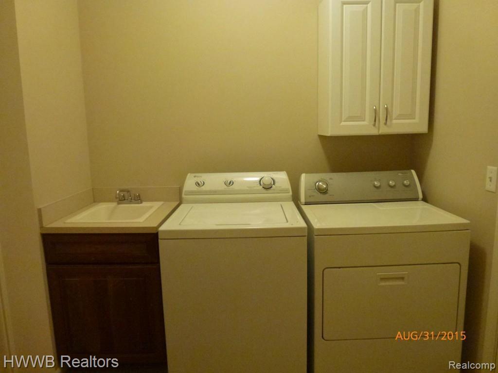 2266 Preserve Lane, Unit 30 Rochester, MI 48309 - Photo 27 of 44 Washer & Dryer Included